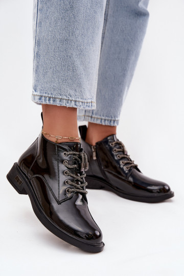 Botas femininas de pele sintética com efeito envernizado e amarrações sofisticadas D&A MR52-124 na cor preta 2