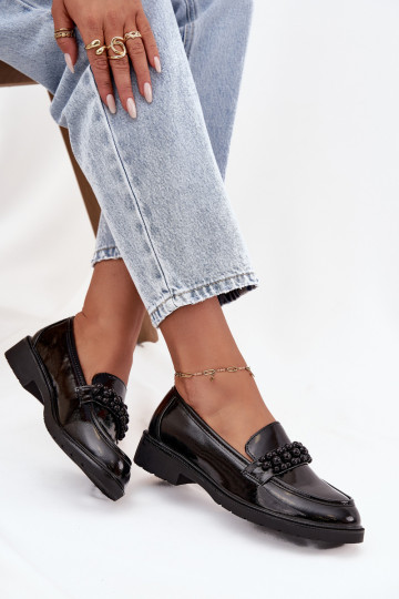 Mocassins femininos com efeito envernizado e pérolas S.Barski HY52-541 na cor preta