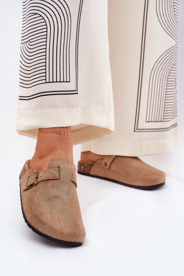 Chinelos Tamancos Feminino i com uma plataforma com fivelas cor cáqui Selio