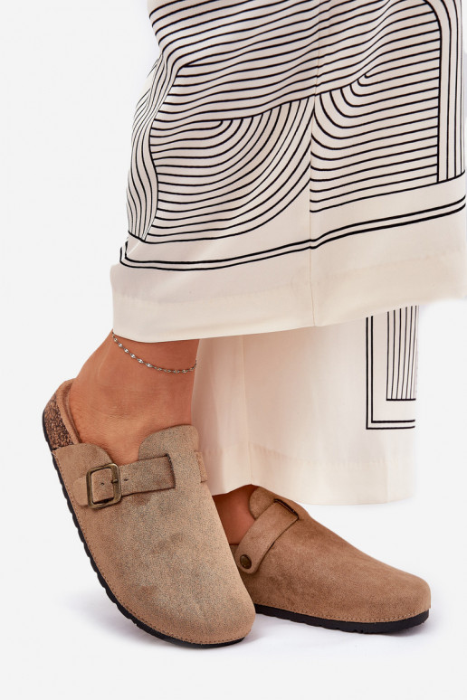 Chinelos Tamancos Feminino i com uma plataforma com fivelas cor cáqui Selio