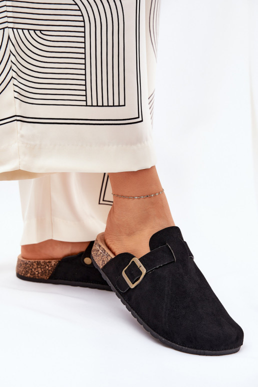 Chinelos Tamancos Feminino i com uma plataforma com fivelas cor preta Selio