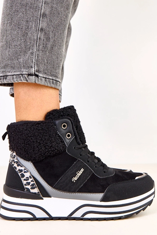 Tênis esportivos altos e quentes...