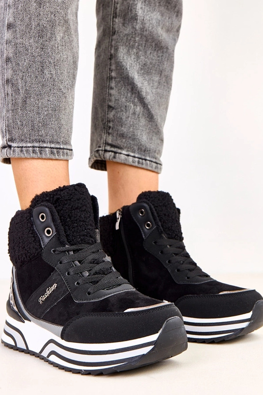 Tênis esportivos altos e quentes...