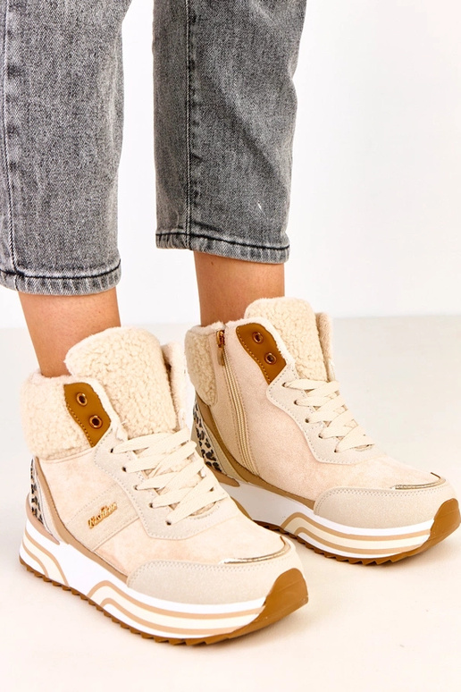 Tênis esportivos altos e quentes bege...