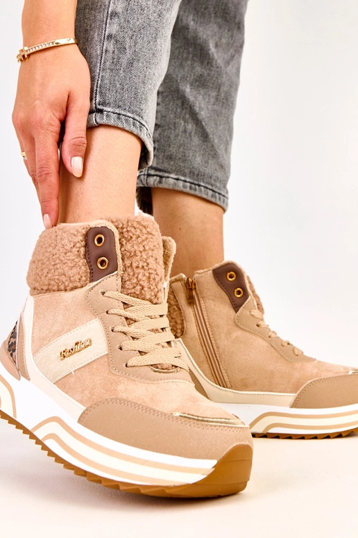 Tênis esportivos altos e quentes bege...