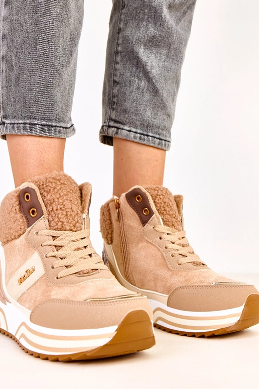 Tênis esportivos altos e quentes bege...