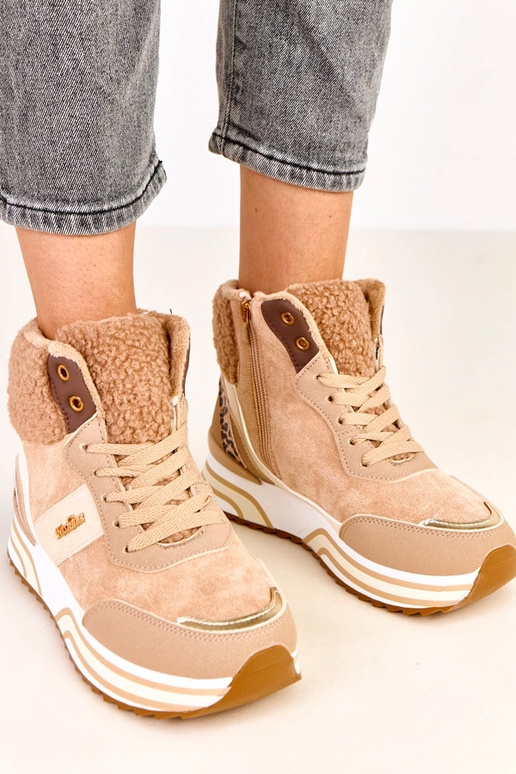 Tênis esportivos altos e quentes bege...