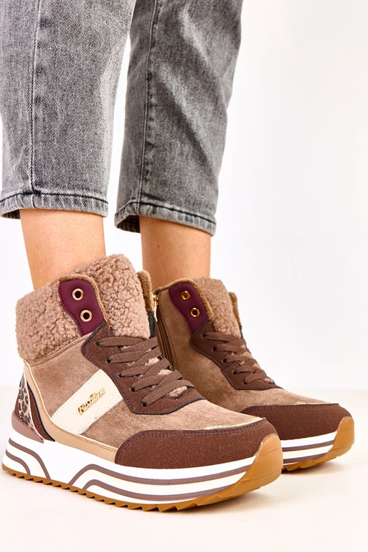 Tênis esportivos altos e quentes...