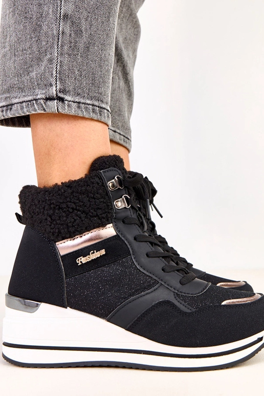 Tênis esportivos altos e quentes...