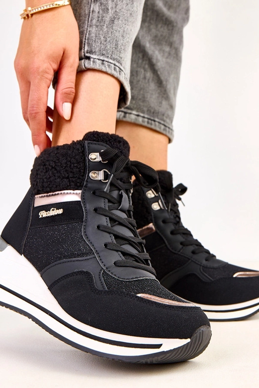 Tênis esportivos altos e quentes...