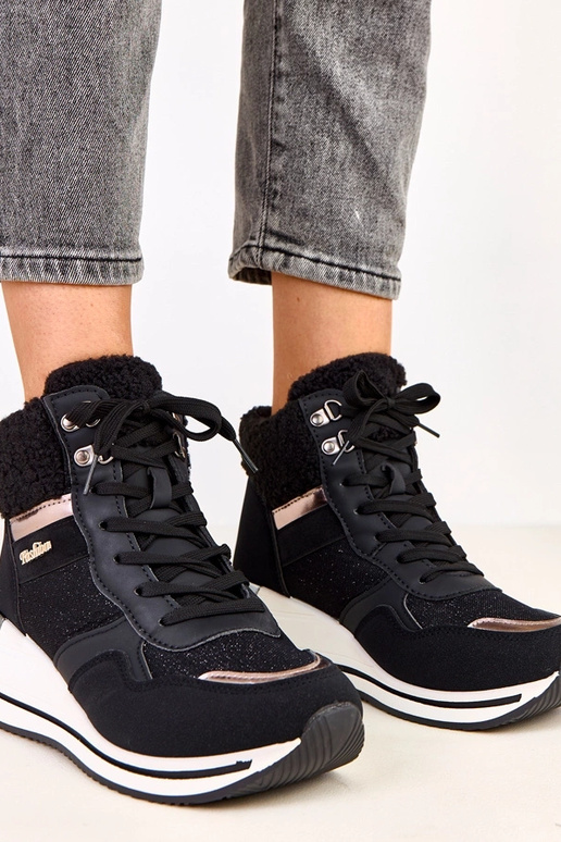 Tênis esportivos altos e quentes...