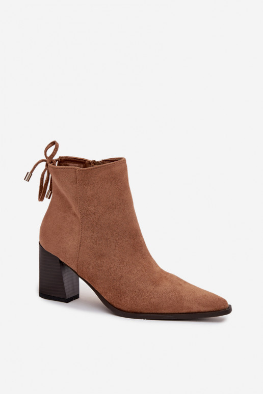 Botas femininas com detalhes elegantes cor marrom Halisse Botas femininas com detalhes elegantes cor marrom Halisse