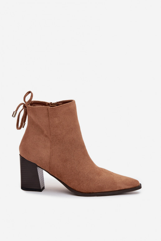 Botas femininas com detalhes elegantes cor marrom Halisse Botas femininas com detalhes elegantes cor marrom Halisse