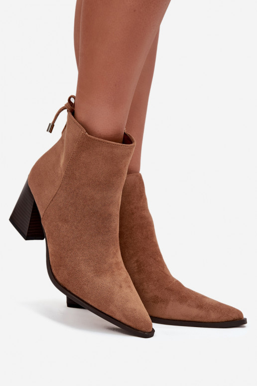 Botas femininas com detalhes elegantes cor marrom Halisse Botas femininas com detalhes elegantes cor marrom Halisse