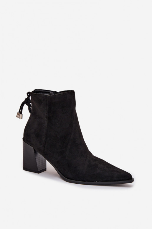 Botas femininas com detalhes elegantes cor preta Halisse