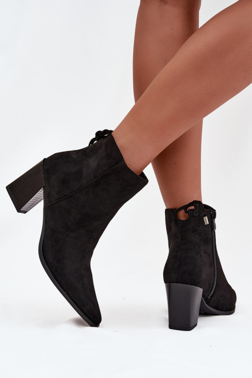 Botas femininas com detalhes elegantes cor preta Halisse