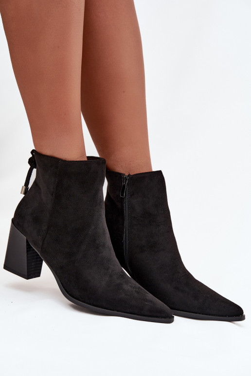 Botas femininas com detalhes elegantes cor preta Halisse
