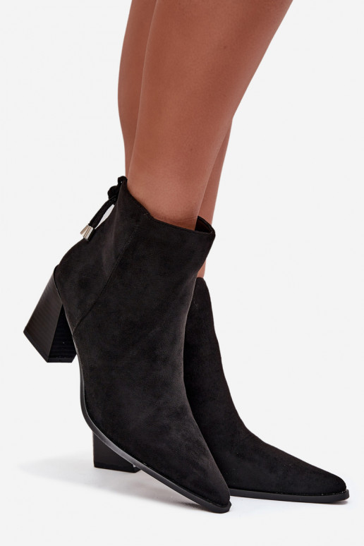 Botas femininas com detalhes elegantes cor preta Halisse