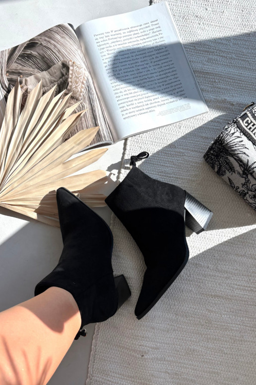 Botas femininas com detalhes elegantes cor preta Halisse