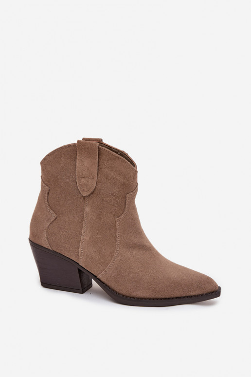 Um modelo atraente botas estilo coParaboy FemininoHabilitadoturalnego de camurçau bege Beretta