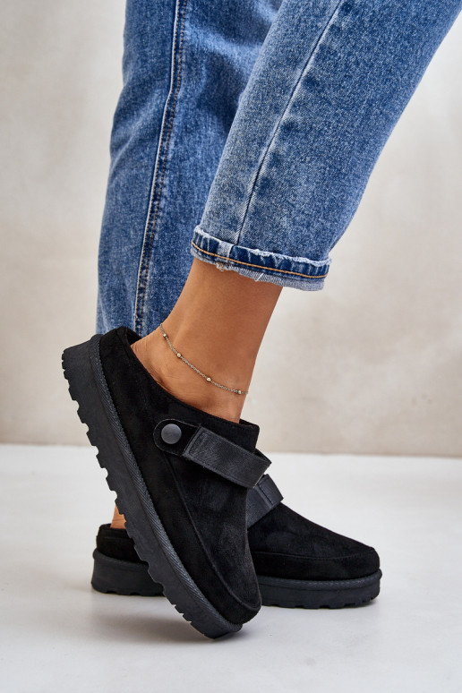 Feminino Chinelos aquecimento com pelo por dentro com uma plataforma cor preta Azida