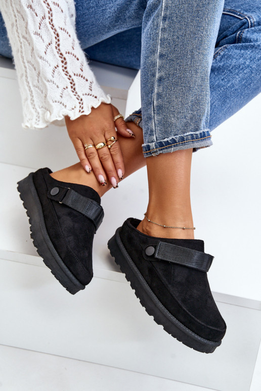 Feminino Chinelos aquecimento com pelo por dentro com uma plataforma cor preta Azida