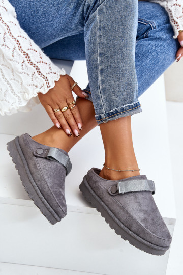 Feminino Chinelos aquecimento com pelo por dentro com uma plataforma cor cinza Azida