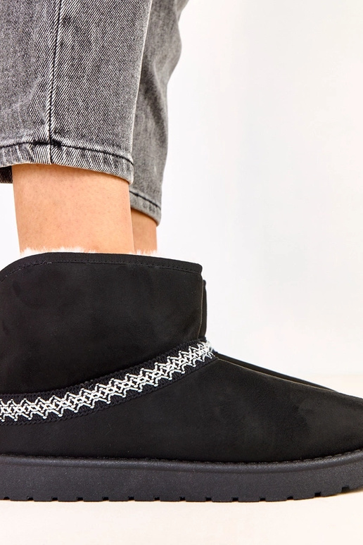 Botas de neve baixas pretas em... Botas de neve baixas pretas em...