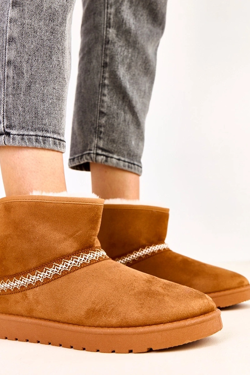 Botas de neve baixas cor caramelo em... Botas de neve baixas cor caramelo em...