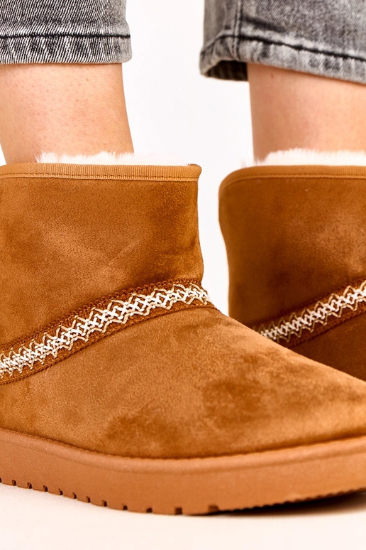 Botas de neve baixas cor caramelo em... Botas de neve baixas cor caramelo em...