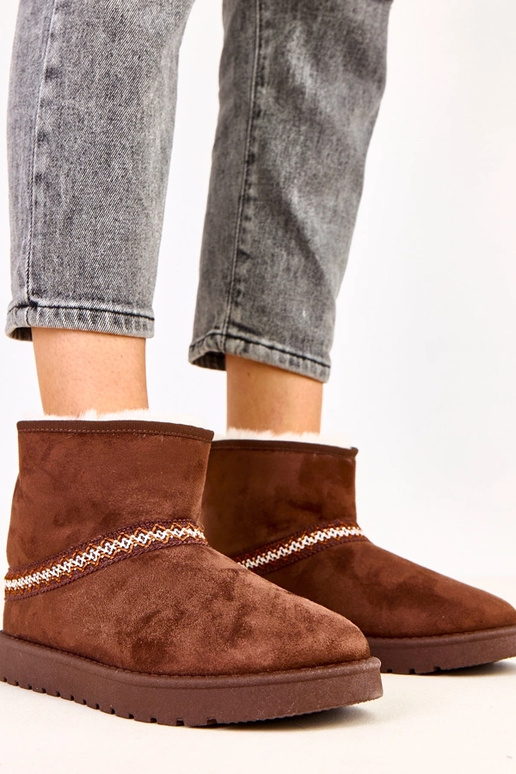 Botas de neve baixas marrons em... Botas de neve baixas marrons em...