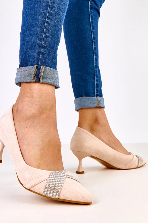 Sapatos de salto cor areia com salto...