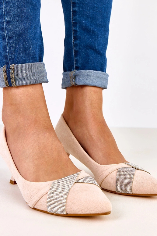 Sapatos de salto cor areia com salto...