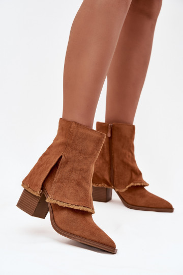 Botas femininas com cano bordado na cor marrom Idalia 2