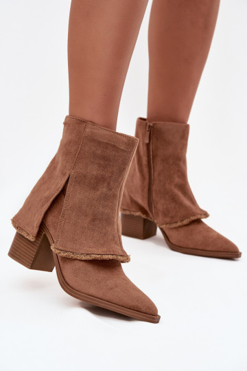 Botas femininas com cano bordado na cor marrom Idalia 2