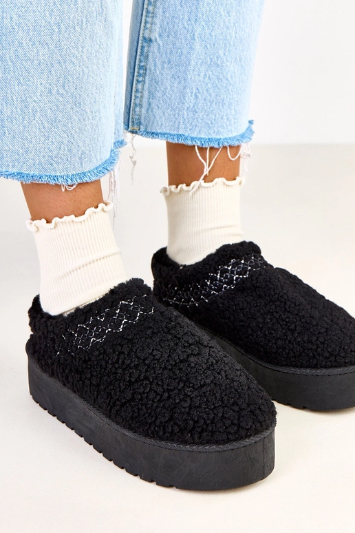 Botas de neve pretas baixas com... Botas de neve pretas baixas com...