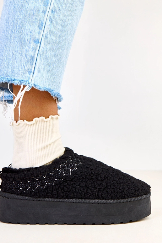 Botas de neve pretas baixas com... Botas de neve pretas baixas com...