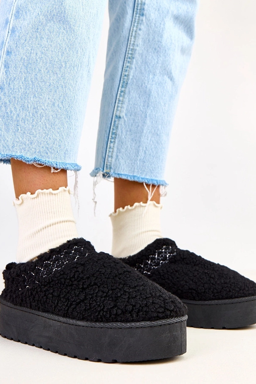 Botas de neve pretas baixas com... Botas de neve pretas baixas com...