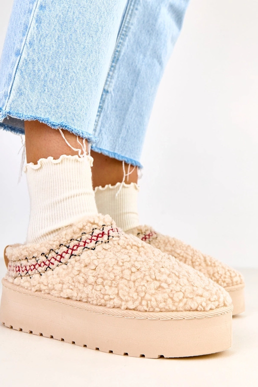 Botas de neve bege baixas com... Botas de neve bege baixas com...