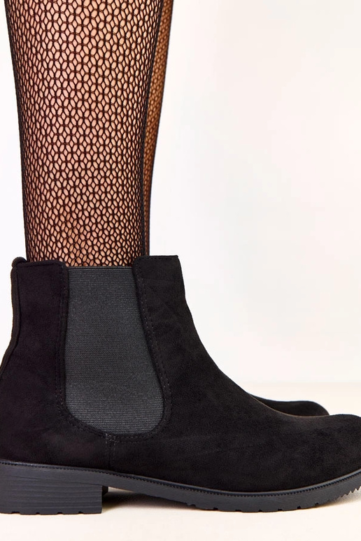 Botins com solado plano e detalhe...