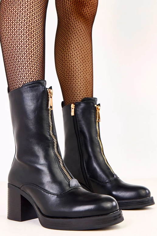 Botins de salto alto pretos com zíper... Botins de salto alto pretos com zíper...