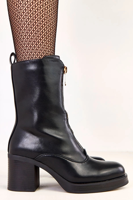 Botins de salto alto pretos com zíper... Botins de salto alto pretos com zíper...