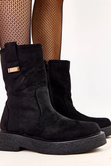 Botinhas pretas em camurça...