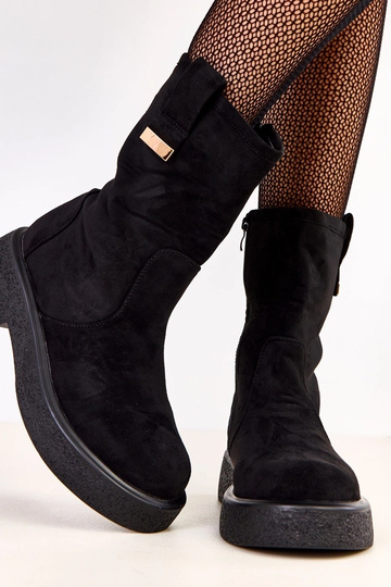 Botinhas pretas em camurça... 2