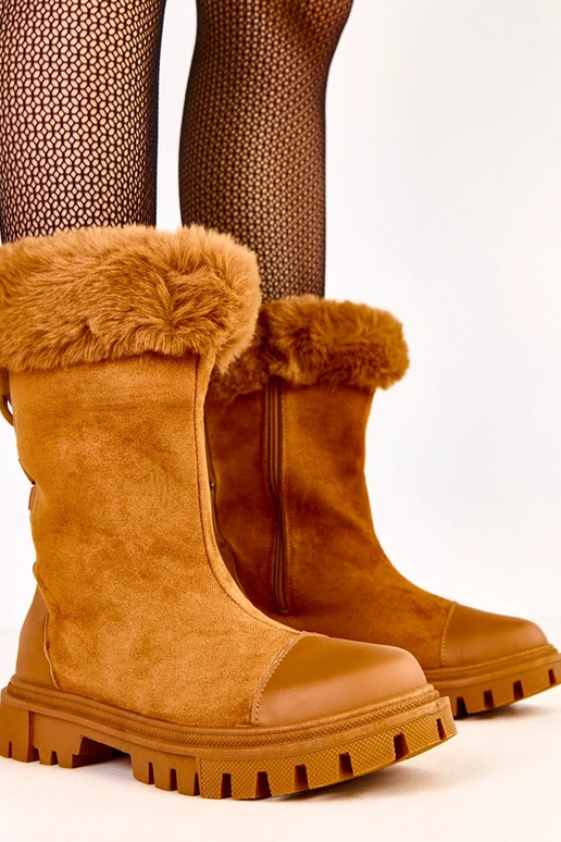 Botinhas bege com cano em camurça...