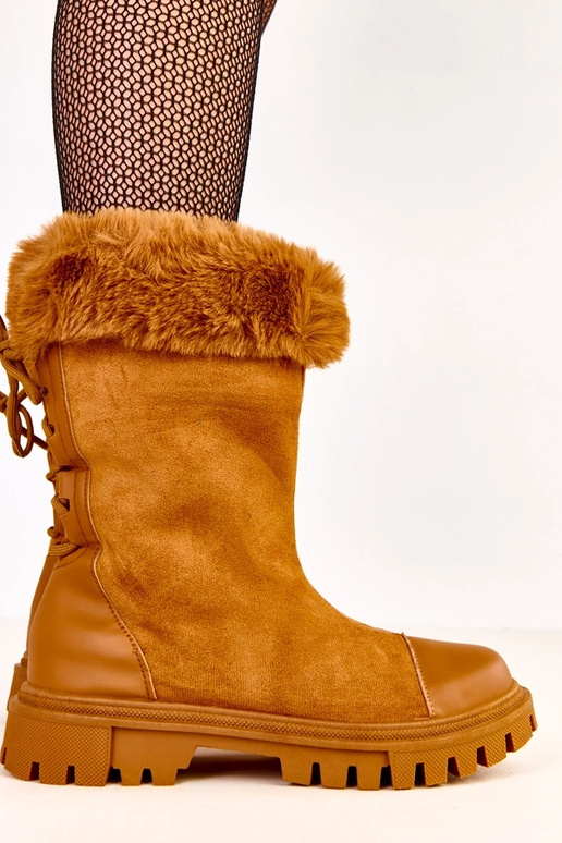 Botinhas bege com cano em camurça...