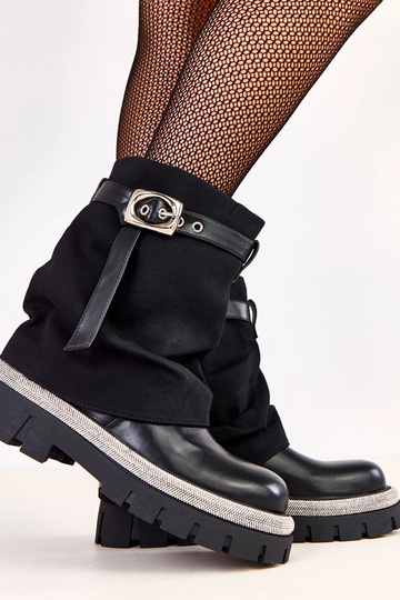 Botinhas pretas com cano...