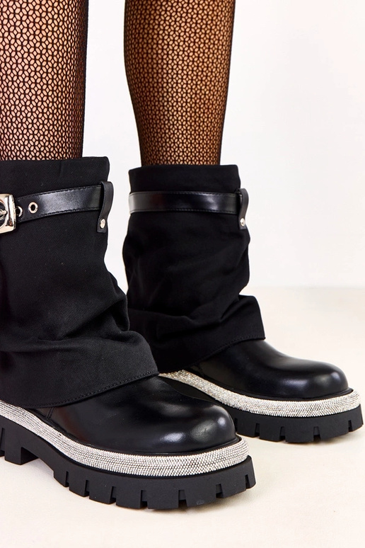 Botinhas pretas com cano dobrado e...