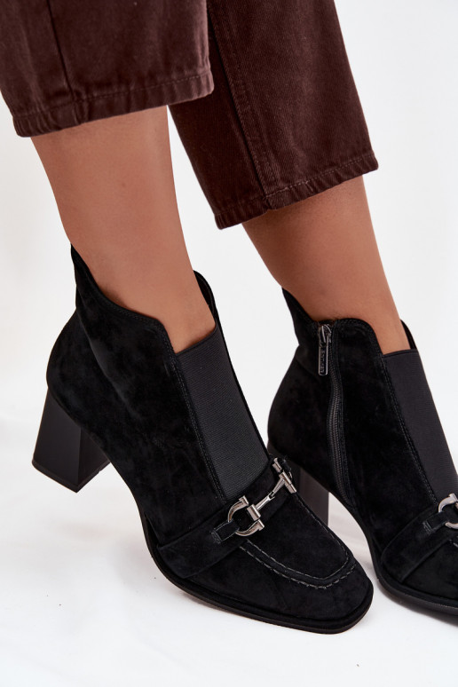 Botas femininasHabilitadoturalnego de camurçau com salto Artiker 57C0124 cor preta