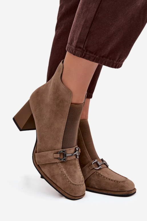 Botas femininasHabilitadoturalnego de camurçau com salto Artiker 57C0222 bege